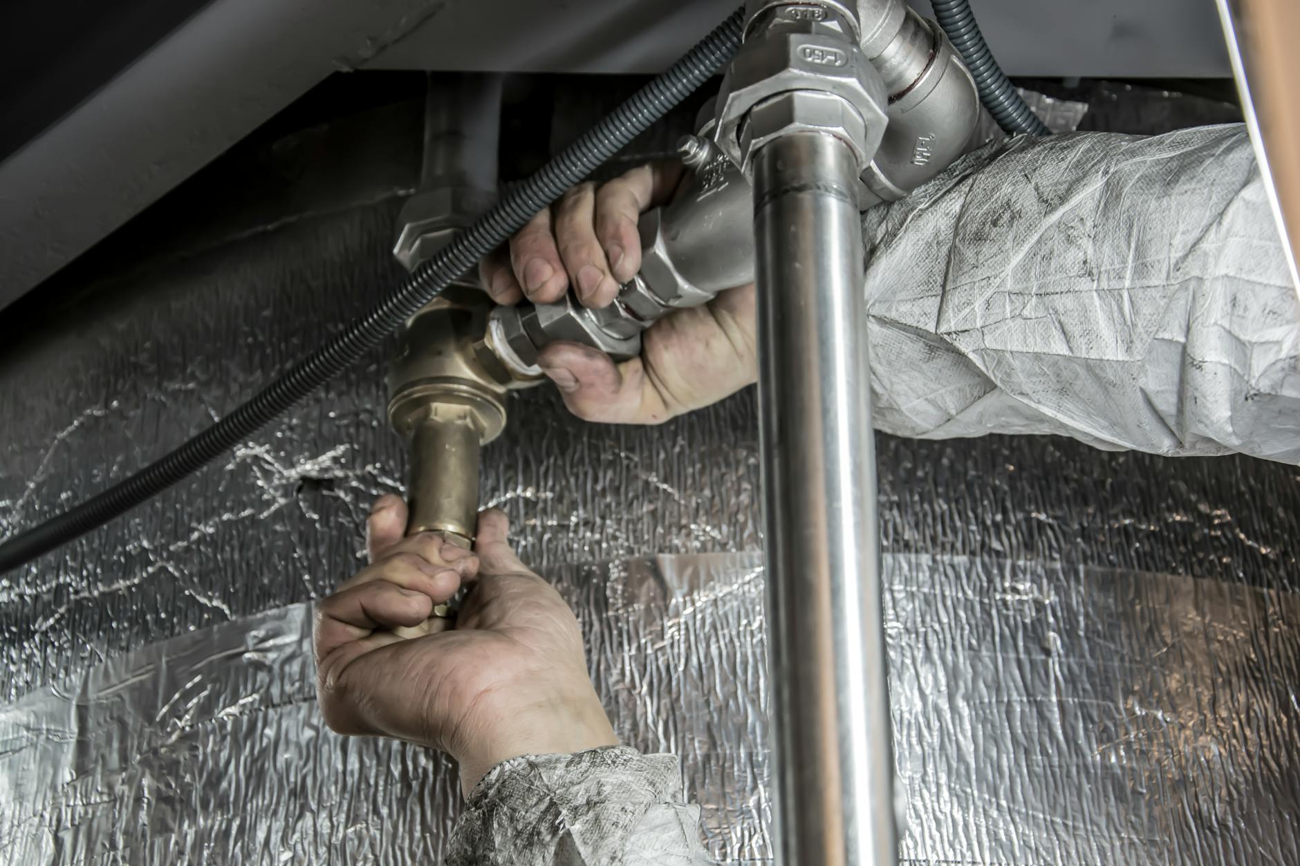 How to Drain a Water Heater With No Floor Drain